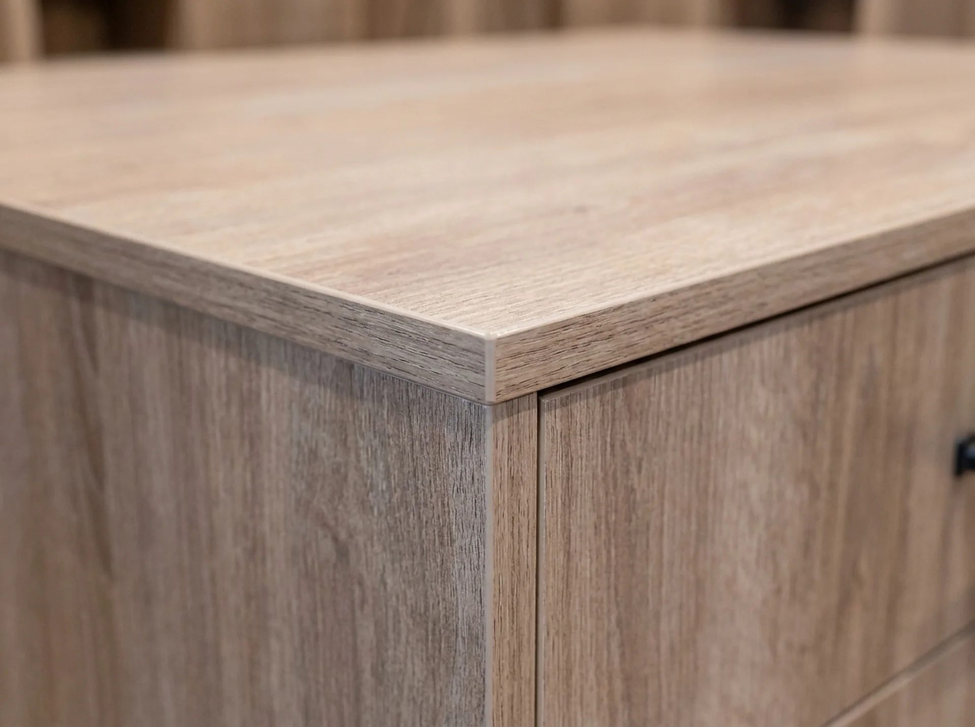 Edge and 32 mm shelf-pin detail of the Closet Island