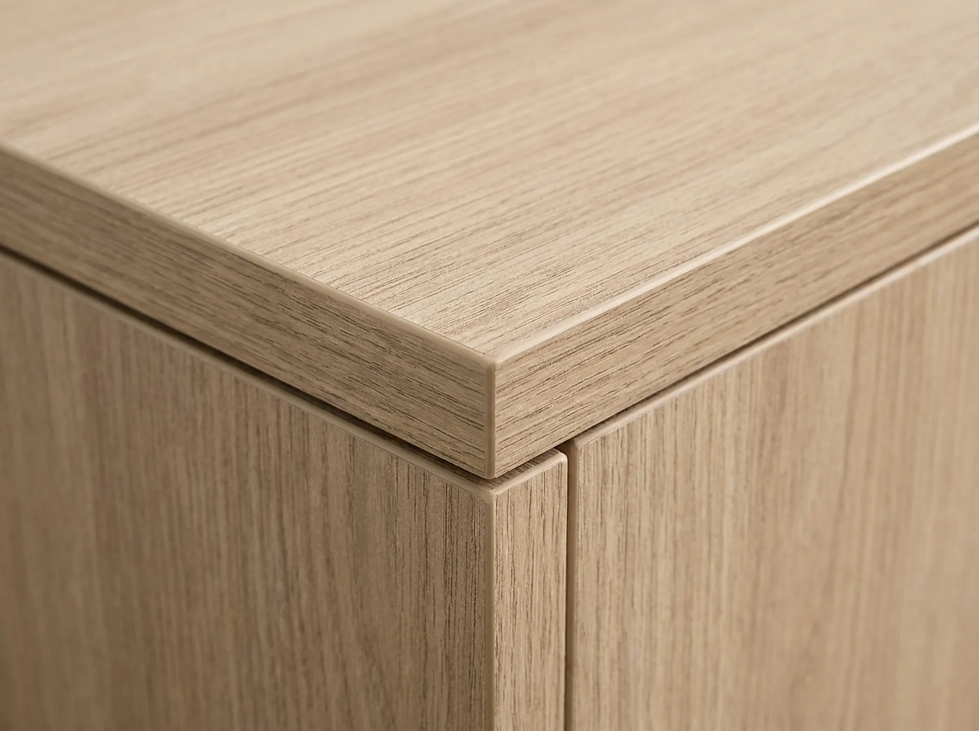 Edge and 32 mm shelf-pin detail of the Corner Closet