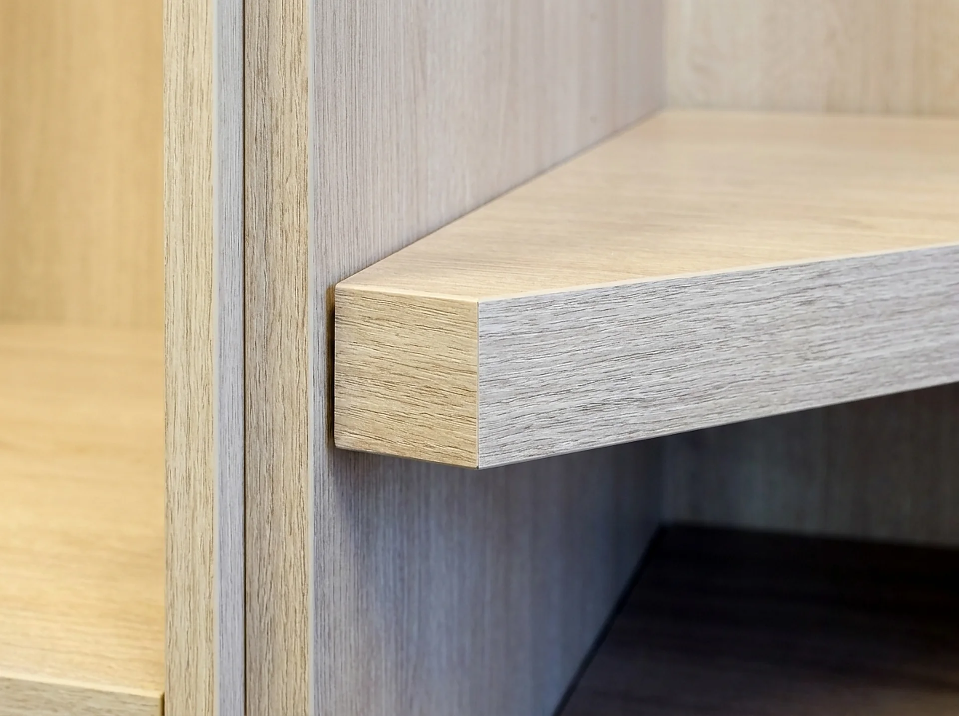 Edge and 32 mm shelf-pin detail of the Shoe Rack