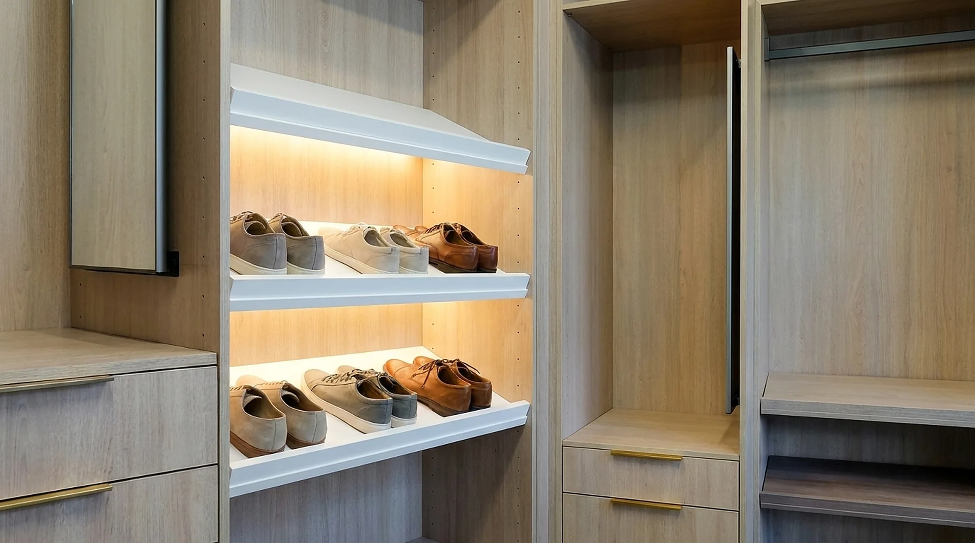 Shoe Rack with integrated LED lighting