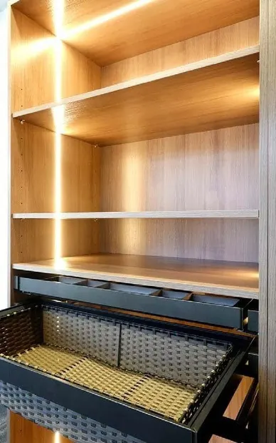 Pull out pants rack with soft close runners